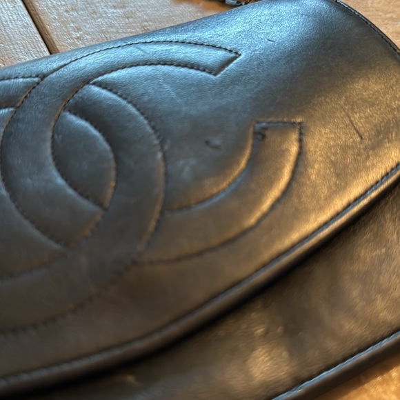 Chanel Caviar WOC vintage lambskin crossbody purse with gold chain. - Picture 5 of 17